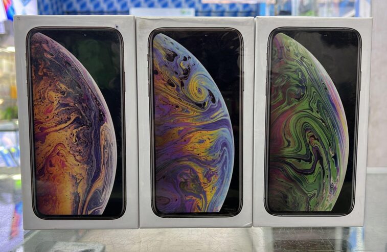 iPHONE XS MAX 256GB. NOVOS, SELADOS. O24